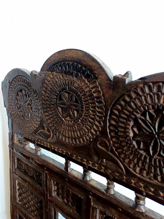 Image 1 of 2X Traditionelle Niedrige Stühle, Indonesien