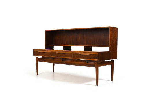 Kurt Østervig Niedriges Nussbaum Sideboard mit Bücherregal oben 1950S