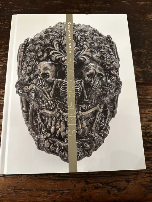 Beeindruckendes Kunstbuch Book Of Bones Carolien Smit