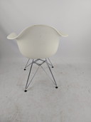 3 x Vitra Eames DAR Stuhl. Weiß und Chrom.