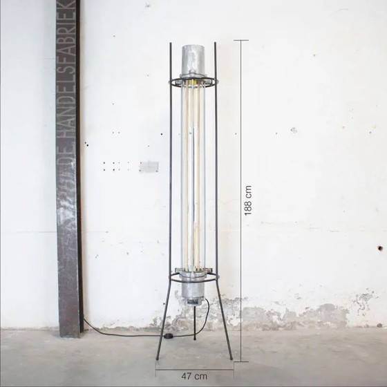 Image 1 of Industrielle Stehlampe