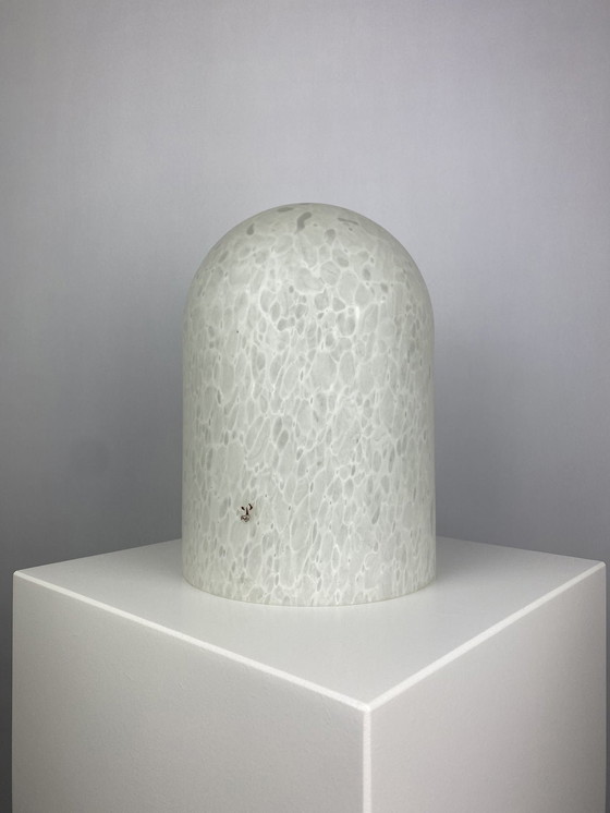 Image 1 of Weißes Kristallglas Peill und Putzler Kuppel Tischlampe 1970