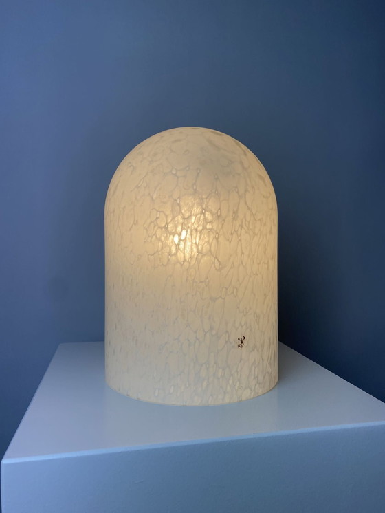 Image 1 of Weißes Kristallglas Peill und Putzler Kuppel Tischlampe 1970