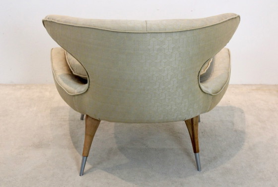 Image 1 of Karpen of California 'Horn Chair' aus goldenem Stoff und Nussbaum