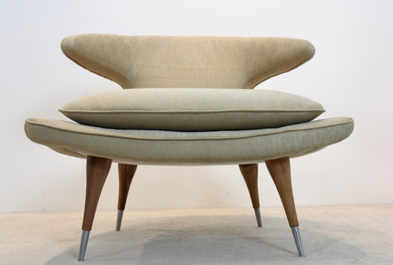 Image 1 of Karpen of California 'Horn Chair' aus goldenem Stoff und Nussbaum