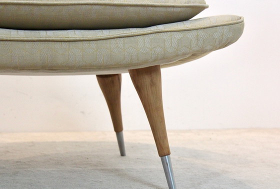 Image 1 of Karpen of California 'Horn Chair' aus goldenem Stoff und Nussbaum