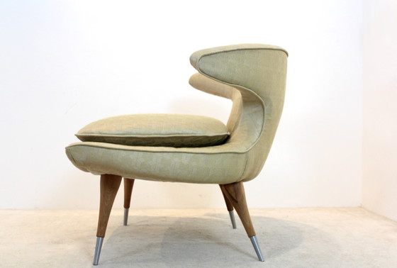 Image 1 of Karpen of California 'Horn Chair' aus goldenem Stoff und Nussbaum