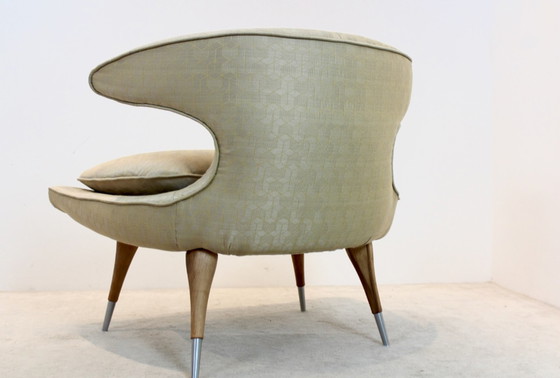 Image 1 of Karpen of California 'Horn Chair' aus goldenem Stoff und Nussbaum