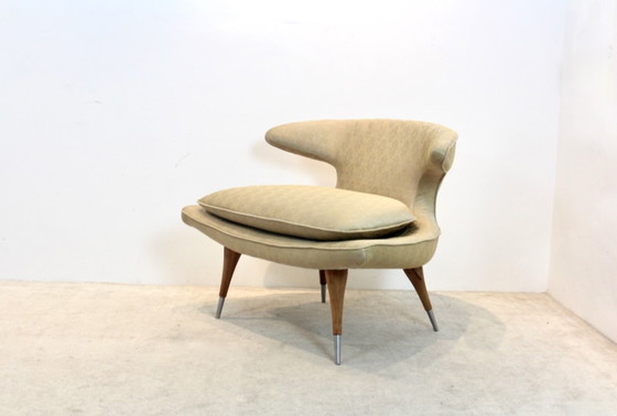Image 1 of Karpen of California 'Horn Chair' aus goldenem Stoff und Nussbaum