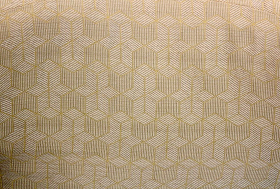 Image 1 of Karpen of California 'Horn Chair' aus goldenem Stoff und Nussbaum