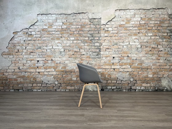 Image 1 of Hay AAC 23 grauer Stuhl