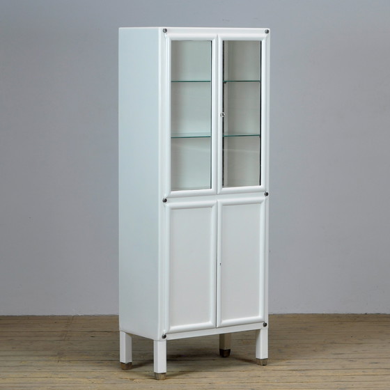 Image 1 of Medizinische Vitrine aus Eisen von Kovona, 1950er Jahre