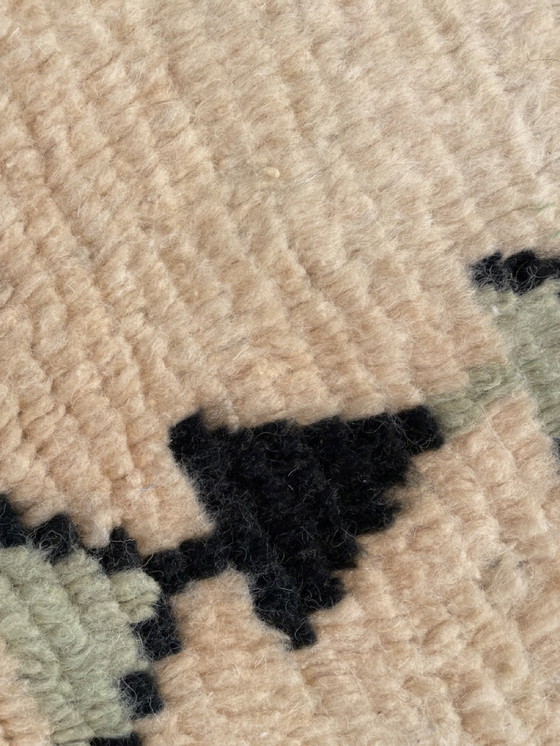 Image 1 of Hellbrauner marokkanischer Berber-Boujaad-Teppich