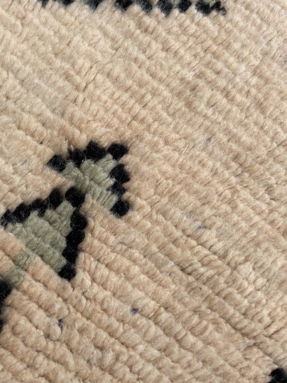 Image 1 of Hellbrauner marokkanischer Berber-Boujaad-Teppich