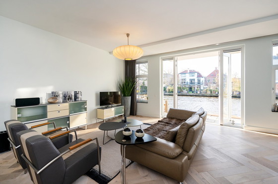 Image 1 of Montel Bank