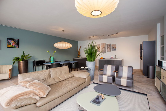 Image 1 of Montel Bank