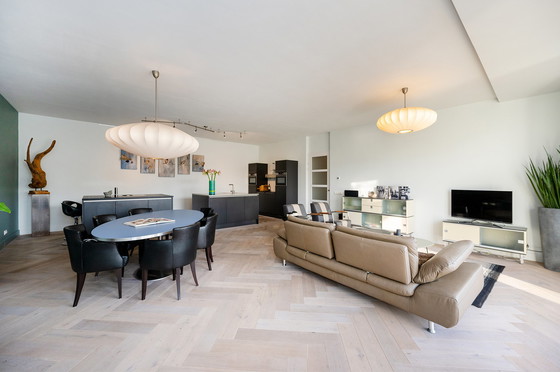 Image 1 of Montel Bank