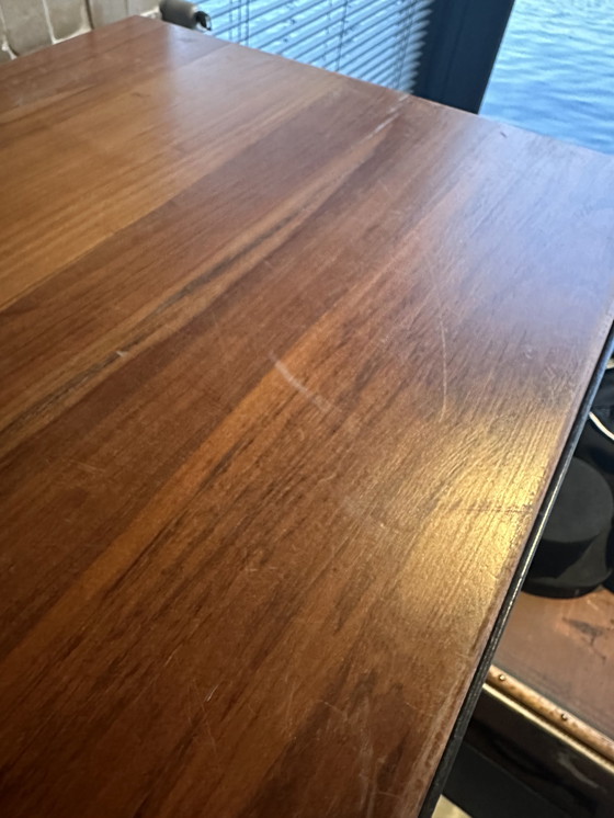 Image 1 of Moderner robuster Bartisch