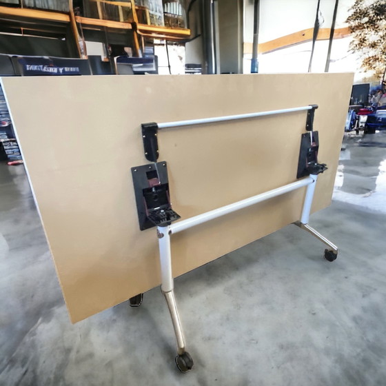 Image 1 of Moderner mobiler Klapptisch