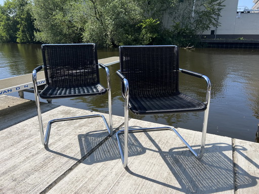 2x Freischwinger im Bauhaus-Stil