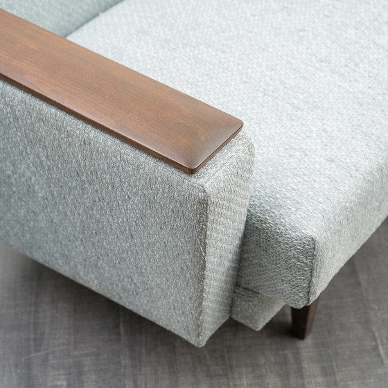 Image 1 of 50er Jahre Sofa mit Klappfunktion, Holzarmlehnen, komplett restauriert