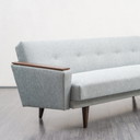 50er Jahre Sofa mit Klappfunktion, Holzarmlehnen, komplett restauriert