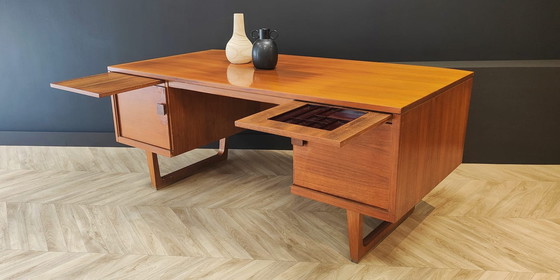 Image 1 of Mid-Century Schreibtisch | Jahrgang