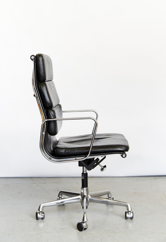 Image 1 of Charles & Ray Eames Softpad Executive Chair Ea219 For Vitra