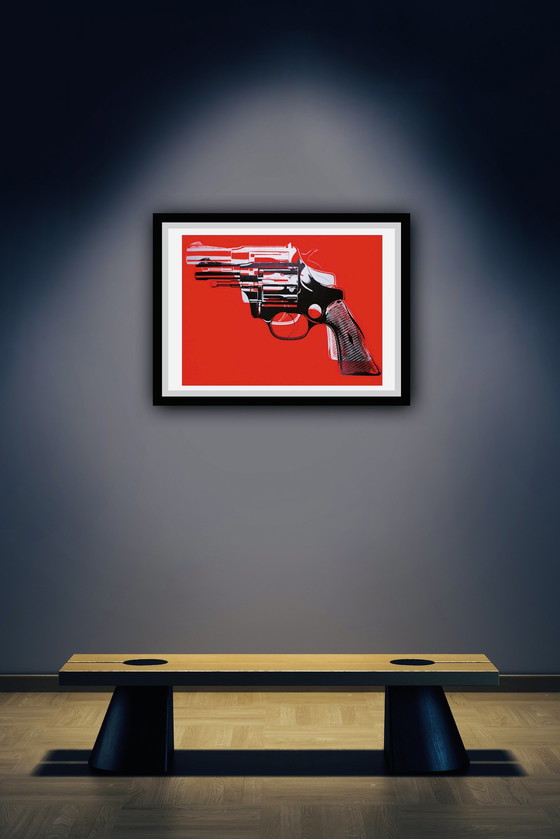 Image 1 of Andy Warhol: "Guns, C.1981-82 Weiß und Schwarz auf Rot".