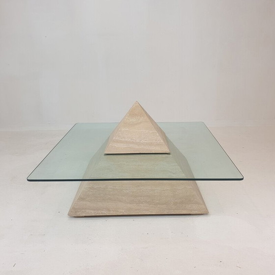 Image 1 of Italienischer Pyramiden-Couchtisch aus Travertin, 1980er Jahre