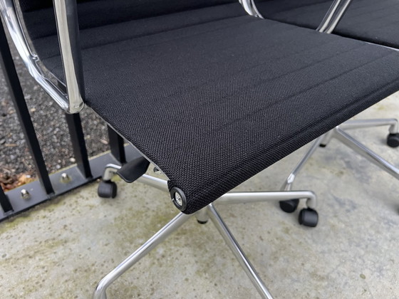 Image 1 of 2X Vitra Eames Ea117 Hopsak Drehstühle