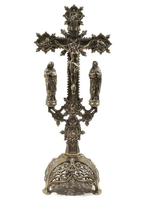 Imposantes Altarkreuz aus Metall