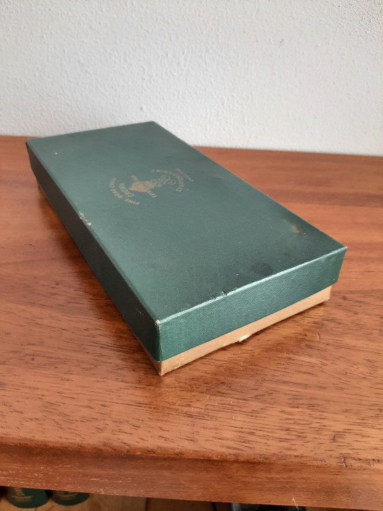 Image 1 of Set aus Porzellan Handgefertigte Namensschilder Krone Staffordshire