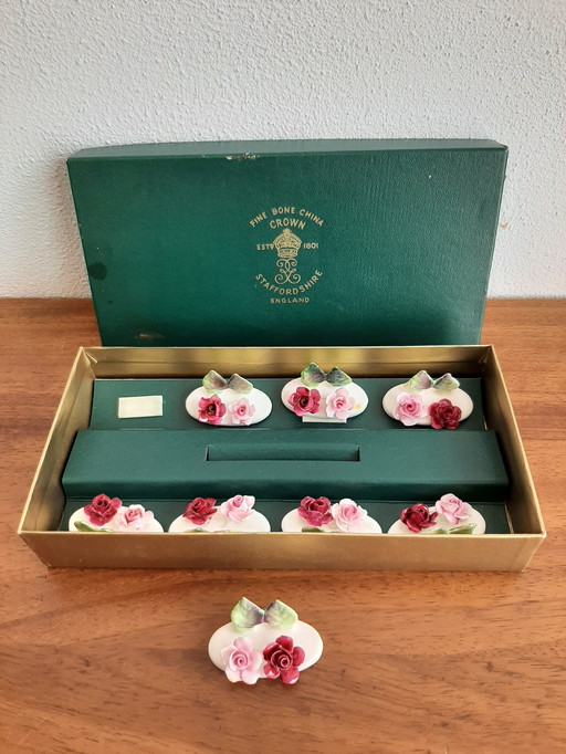 Set aus Porzellan Handgefertigte Namensschilder Krone Staffordshire