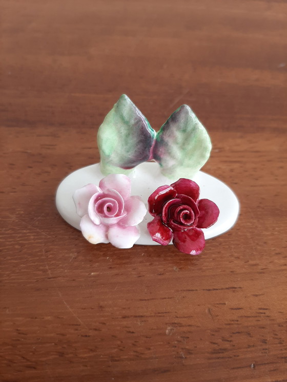 Image 1 of Set aus Porzellan Handgefertigte Namensschilder Krone Staffordshire