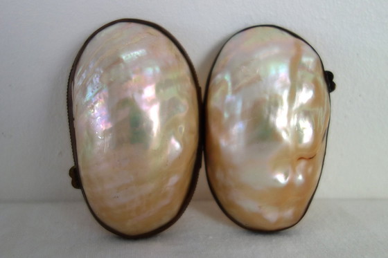 Image 1 of Ei Perlmutt Etui Rosenkranzhalter Messing 19. Jahrhundert