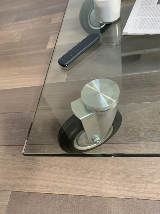 Image 1 of Couchtisch auf Rädern