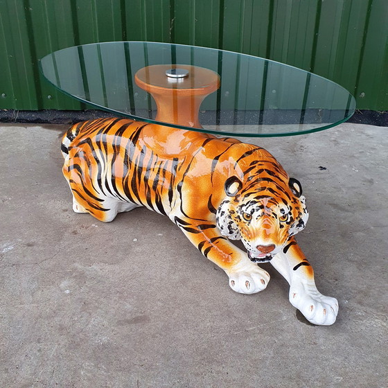 Image 1 of Tiger-Couchtisch aus Keramik