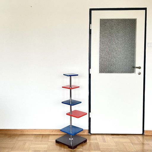 Funktionalistischer Pflanzenständer