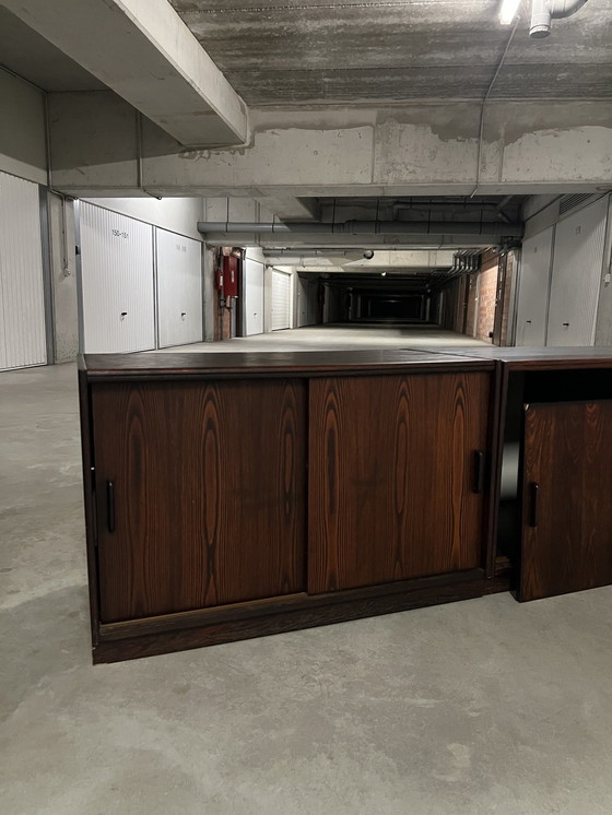 Image 1 of Vintage Mid Century Palisander Büro-Set: Schreibtisch + L-Ausschnitt + Sideboard + Vitrine