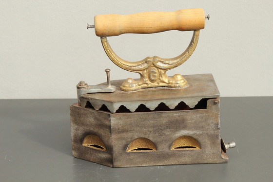 Image 1 of Antikes Kohle-Bügeleisen Um 1900 Mit Golddekor