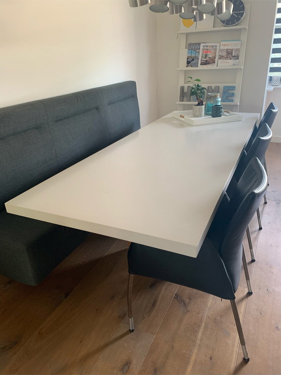 Image 1 of Design Esstisch mit Holzgestell