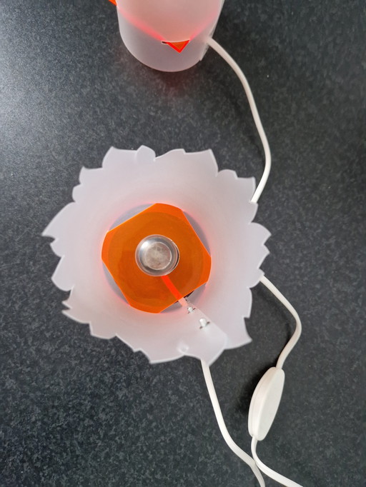 2x Flame Lamp Tischleuchte mit fluoreszierendem Plexiglas