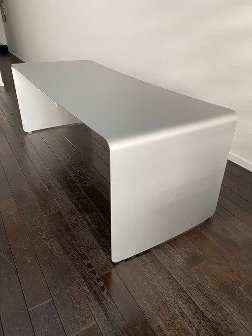 Xavier Lust La Grande Tisch