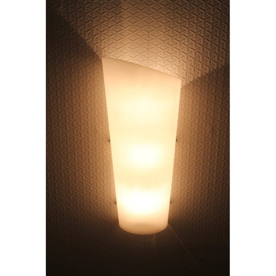 Image 1 of Wandlampe aus weißem Kunststoff und Messing, 1950