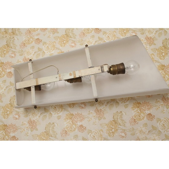 Image 1 of Wandlampe aus weißem Kunststoff und Messing, 1950