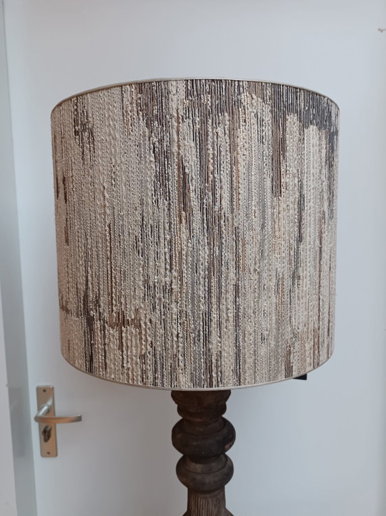 Image 1 of Duran Tischlampe mit Holzbein im Landhausstil