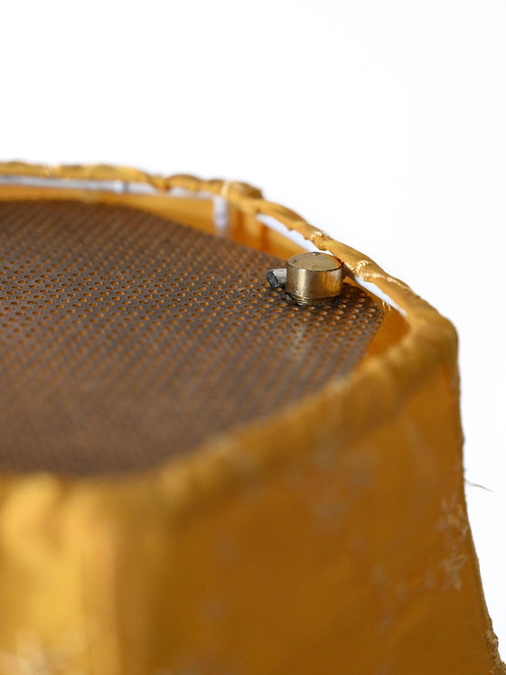 Image 1 of Vintage Gelber Lampenschirm Stehlampe - Mid-Century Goldener Metallsockel