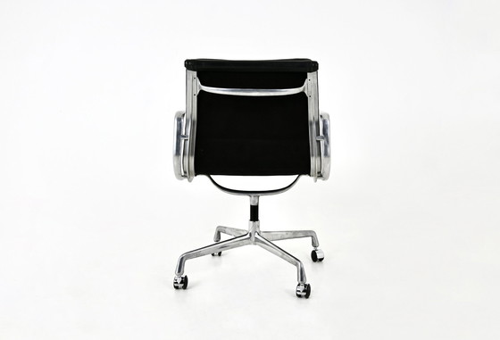 Image 1 of  Soft Pad Chair aus schwarzem Leder von Charles und Ray Eames für Herman Miller, 1970er Jahre