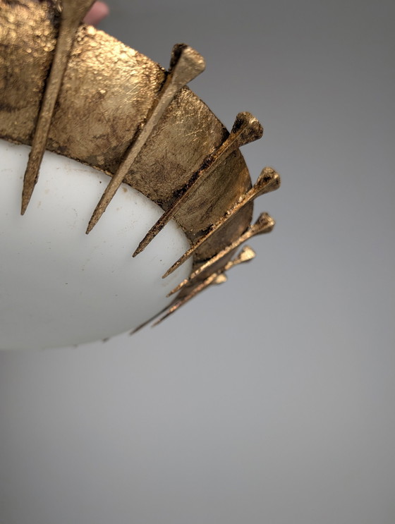Image 1 of Sunburst-Lampe mit geschmiedeten Nägeln und Blattgold und Opalin, 1940er Jahre
